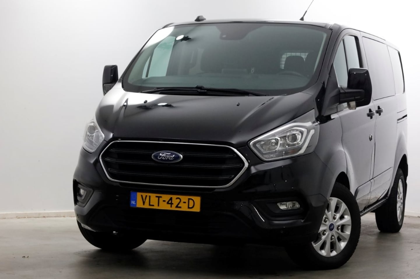 Ford Transit Custom - 2.0 TDCI 130pk L1H1 Automaat D.C. Limited Airco/Navi/2x Schuifdeur 10-2021 - AutoWereld.nl