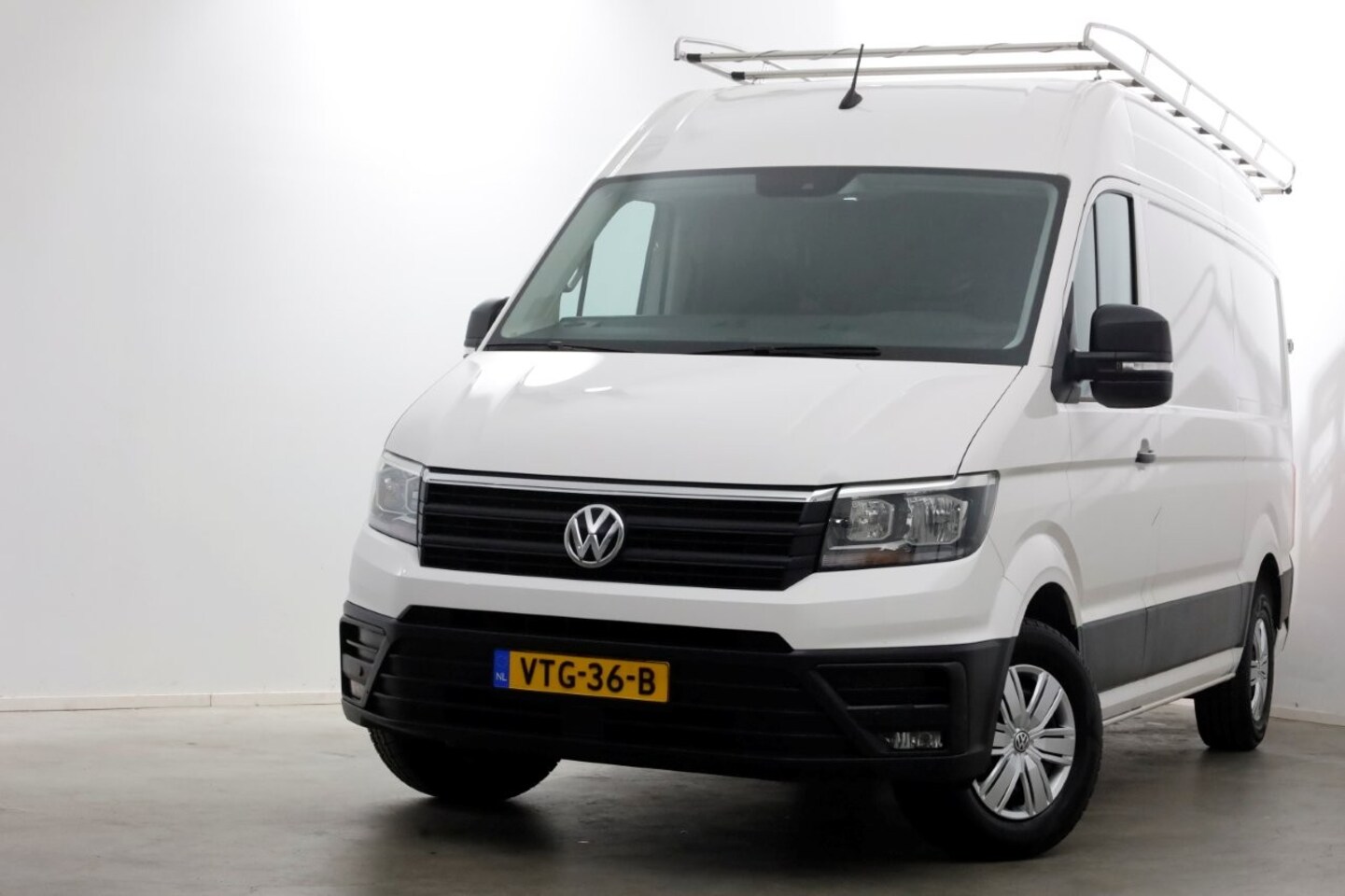 Volkswagen Crafter - 35 2.0 TDI 140pk L3H3 (L2H2) Comfortline Airco/Navi/Imperiaal 01-2023 - AutoWereld.nl