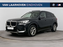 BMW X1 - sDrive20i Automaat / Panoramadak / Achteruitrijcamera / Sportstoelen