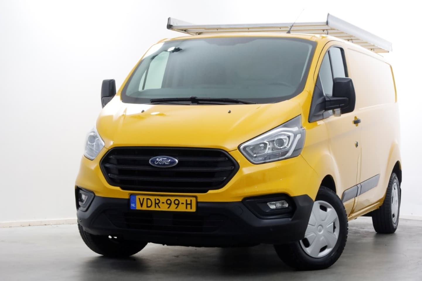 Ford Transit Custom - 340 2.0 TDCI 130pk L2H1 Trend Airco/Trekhaak 2800kg 03-2020 - AutoWereld.nl