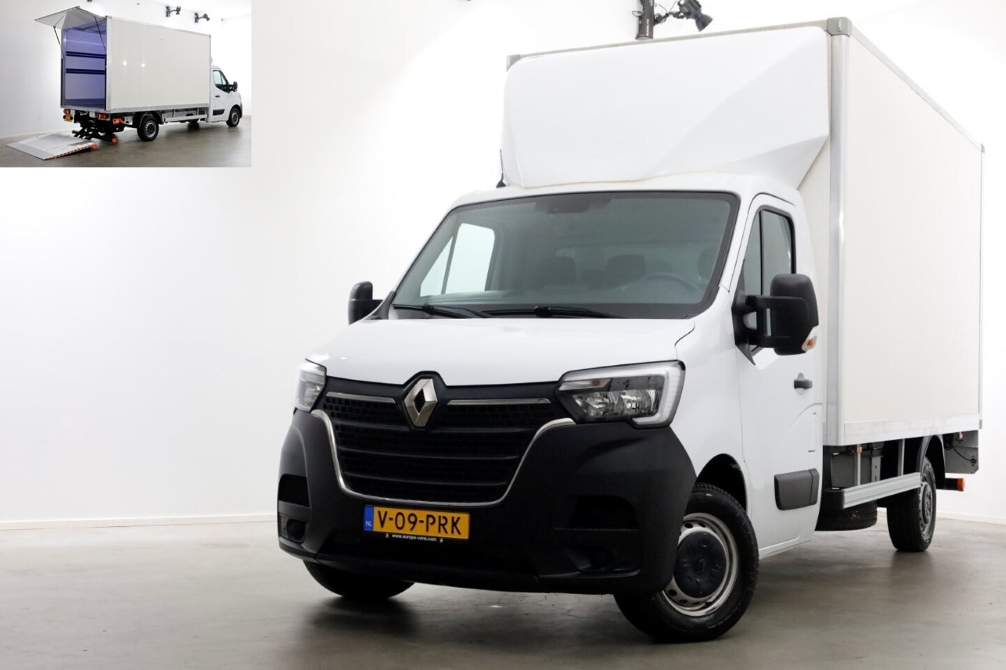 Renault Master - T35 2.3 dCi 145pk Bakwagen met laadklep 960kg laadvermogen 04-2024 - AutoWereld.nl