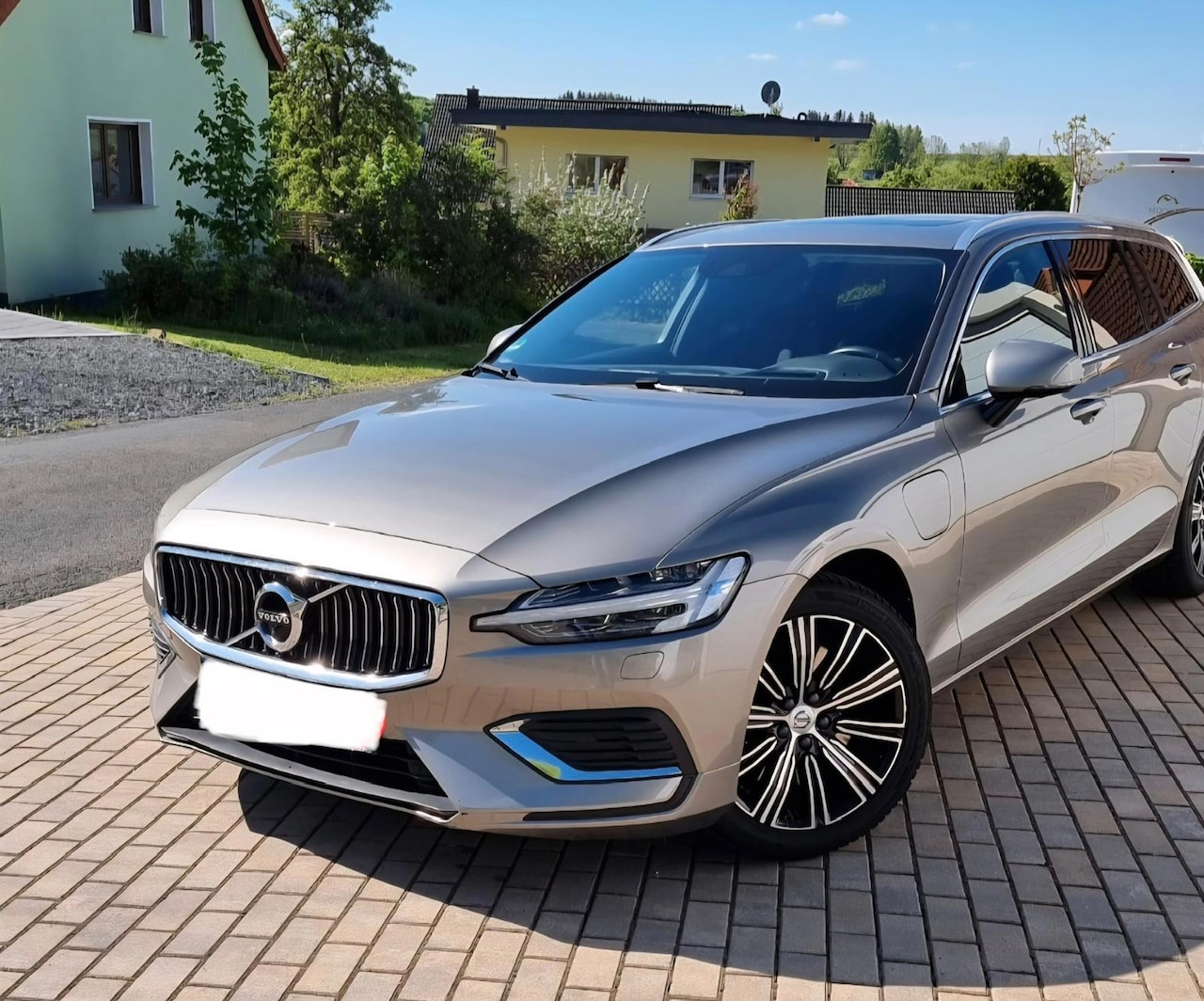 Volvo V60 - T8 Recharge AWD Inscription PANO l TREKHAAK l ACC l H/K - AutoWereld.nl