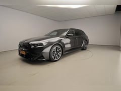 BMW 5-serie Touring - M5 Panoramadak / Trekhaak / Bowers & Wilkins / Driving assist prof / Getint glas / Alu wie
