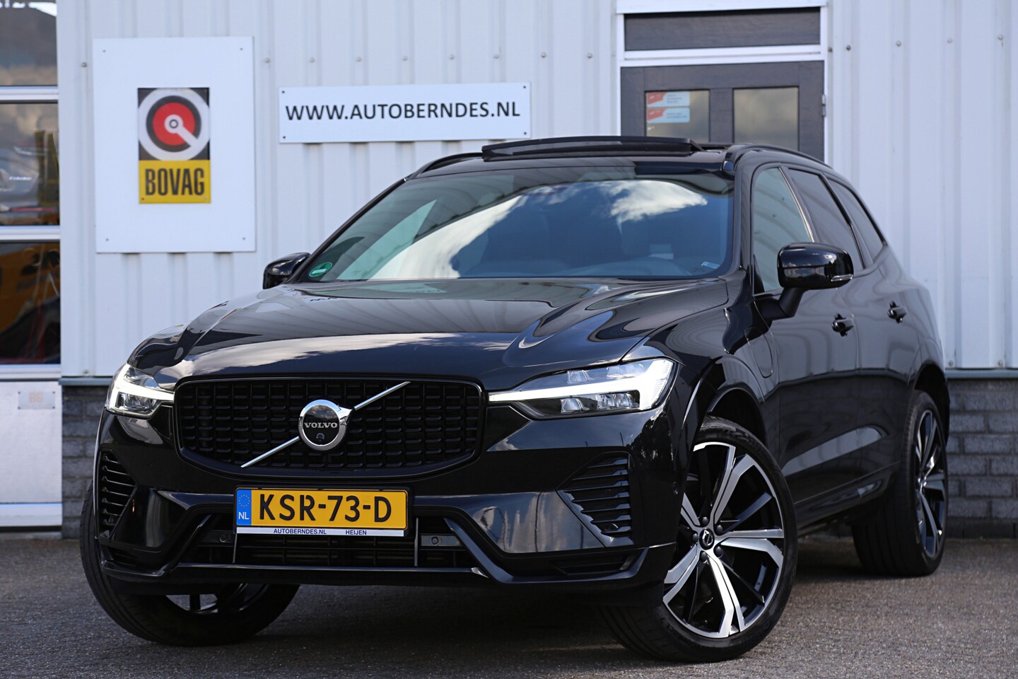Volvo XC60 - 2.0 T6 Plug-in hybrid Long Range AWD Plus Dark*Perfect Volvo Onderh.*Pano/Elek. Trekhaak/R - AutoWereld.nl