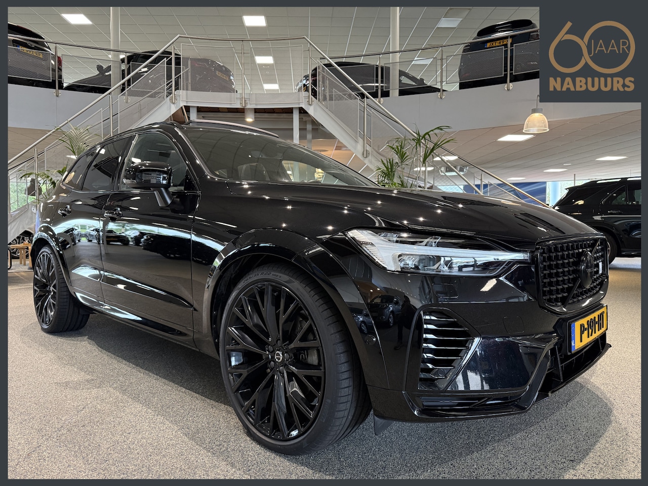 Volvo XC60 - 2.0 T8 Plug-in AWD, HEICO, B&W, Luchtvering, Trekhaak, Pano - AutoWereld.nl