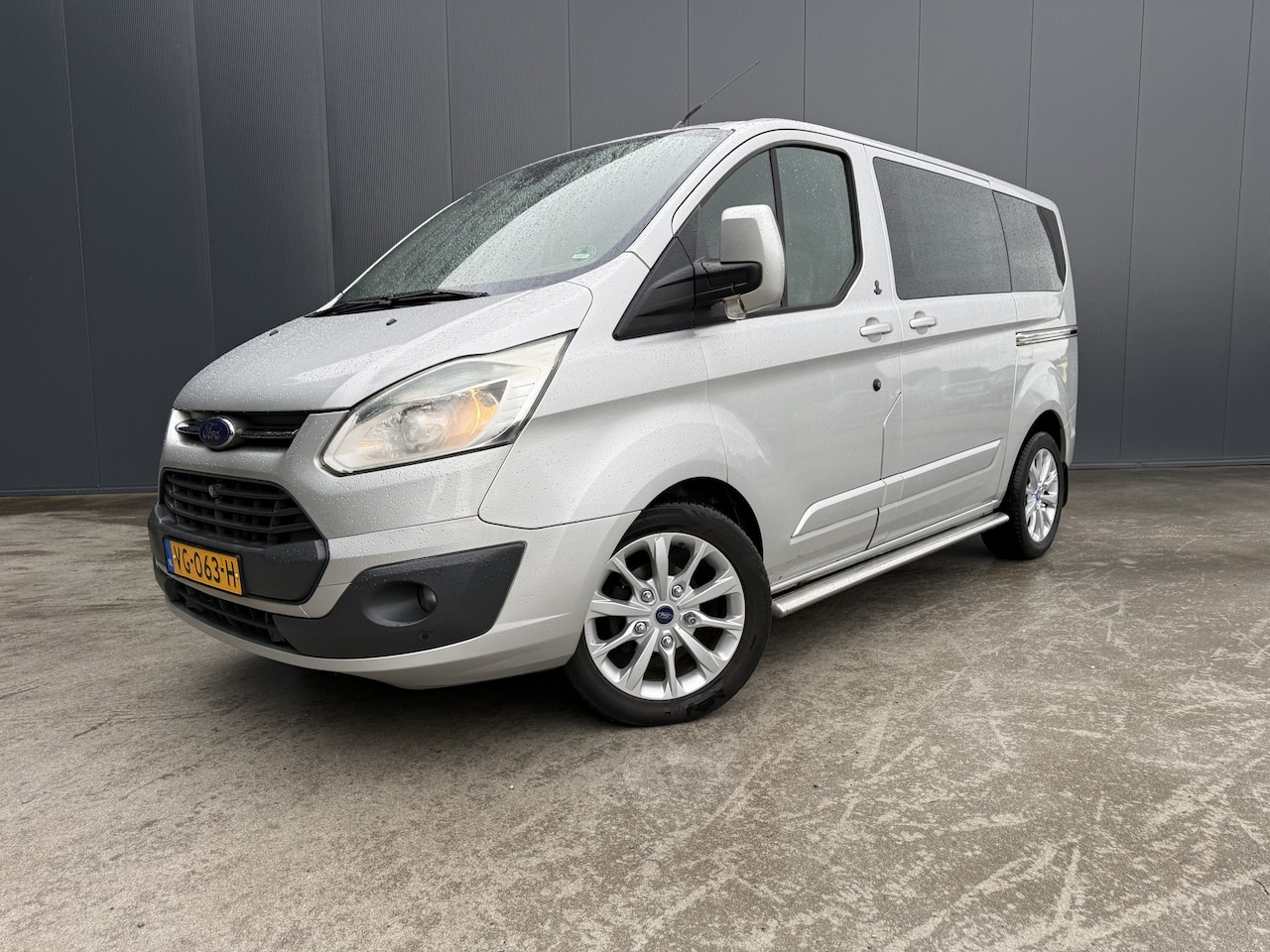 Ford Transit Custom - 2.2 TDCI DUBBEL CABINE CHAMPIONS EDITION LEER 2X SD CAMERA NAVI CRUISE ECC - AutoWereld.nl