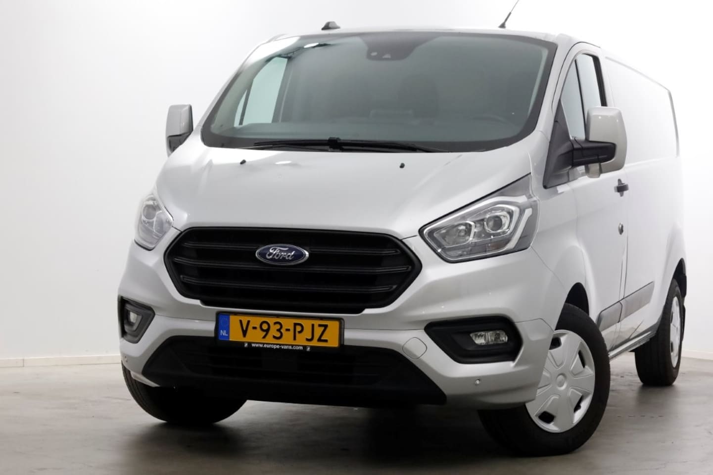 Ford Transit Custom - 2.0 TDCI 130pk L2H1 Trend Airco/Navi/Achterklep 10-2021 - AutoWereld.nl