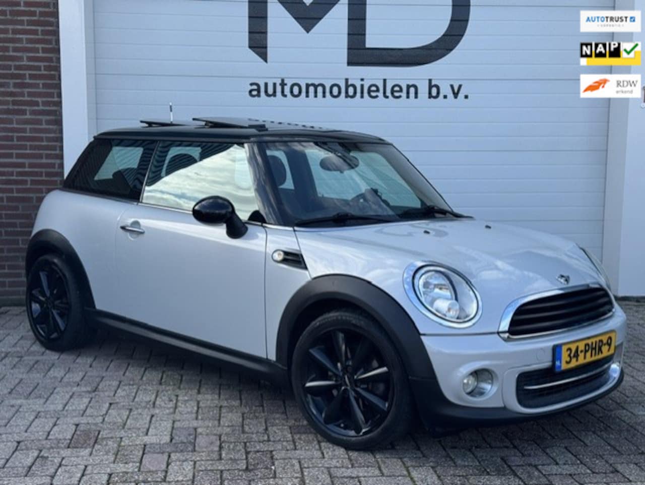 MINI 3-Deurs - 1.6 Cooper Business - Panorama dak - Navigatie - AutoWereld.nl