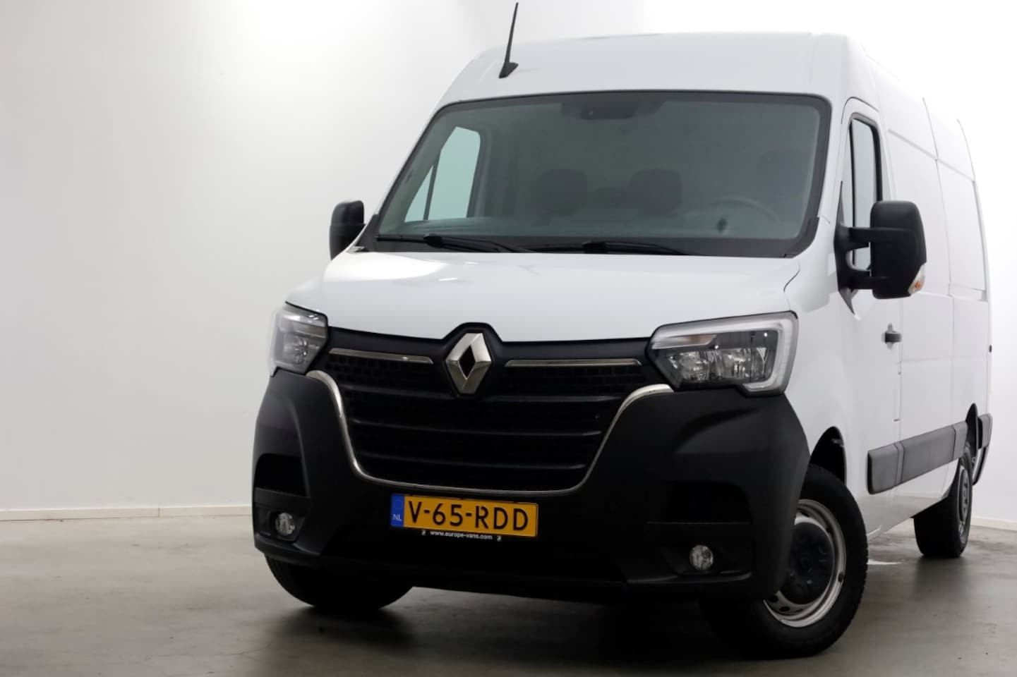 Renault Master - T33 2.3 dCi 135pk L2H2 Comfort Airco/Cruise Control 04-2024 - AutoWereld.nl
