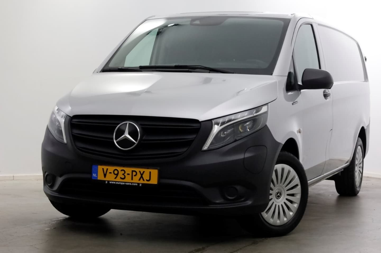 Mercedes-Benz eVito - 112 Lang 66 kWh Snellader WLTP 261km SOH 97% LED/Camera 08-2024 - AutoWereld.nl