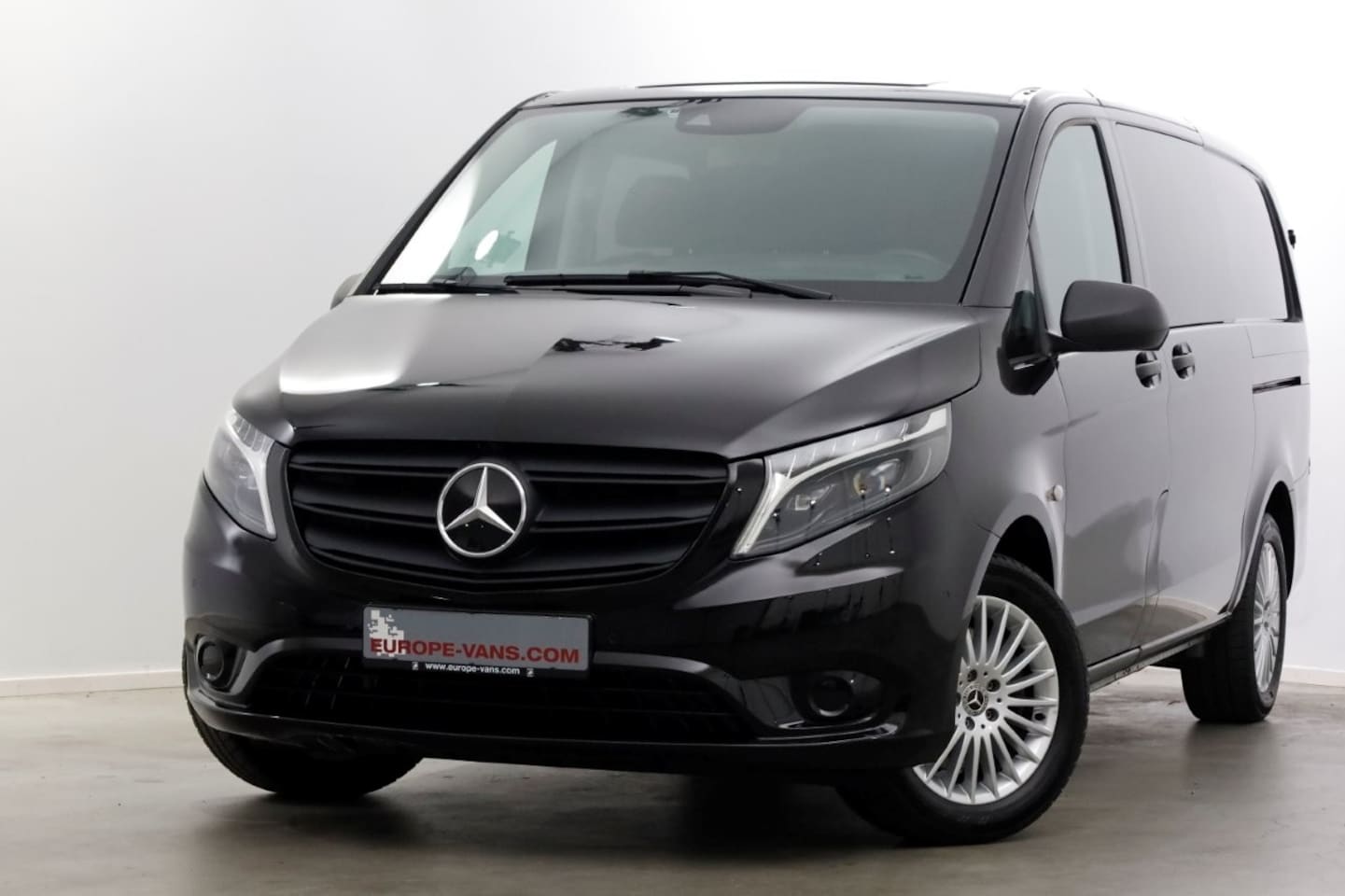 Mercedes-Benz Vito - 119 CDI 190pk RWD 9G Automaat Lang D.C. LED/Airco/2x Schuifdeur 01-2024 - AutoWereld.nl