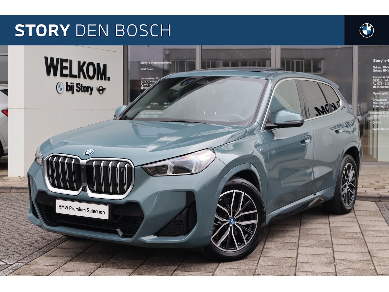 BMW iX1 - xDrive30 / Panoramadak / Trekhaak / Sportstoelen / Comfort Access / Adaptieve LED / Head-U - AutoWereld.nl