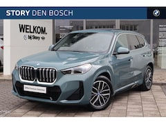 BMW iX1 - xDrive30 / Panoramadak / Trekhaak / Sportstoelen / Comfort Access / Adaptieve LED / Head-U