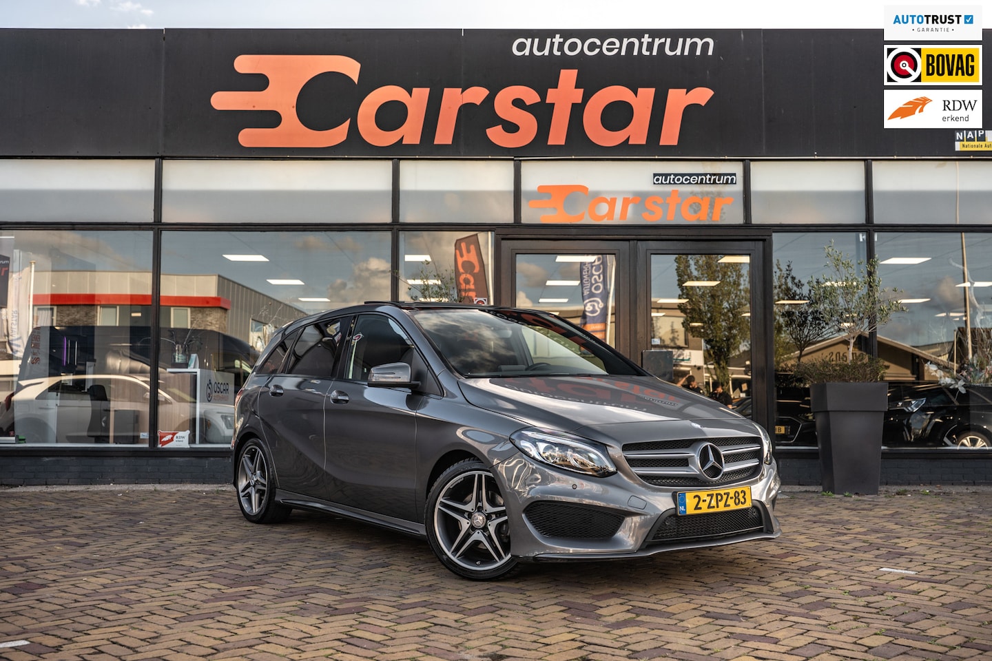 Mercedes-Benz B-klasse - 180 Ambition|PANO|TREKHAAK|PDC - AutoWereld.nl