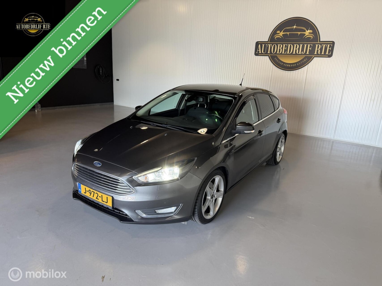 Ford Focus - 1.5 Titanium TOP STAAT Trekhaak xenon - AutoWereld.nl