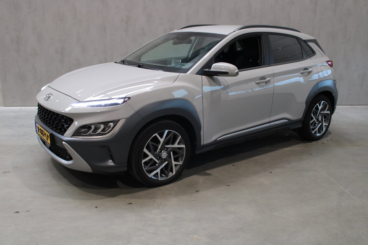 Hyundai Kona - 1.6 GDI HEV Premium Leer/Camera/PDC/ Prijs is rijklaar incl bovag garantie - AutoWereld.nl