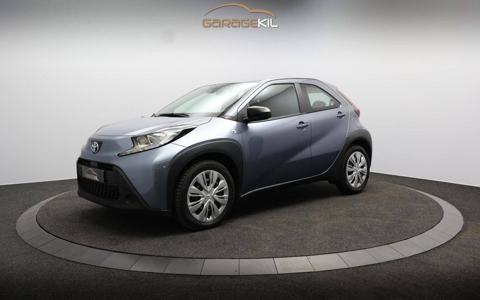 Toyota Aygo X - 1.0 VVT-i MT Play Dealeronderh. / Smartphone Integratie / DAB radio / Achteruitrijcamera / - AutoWereld.nl