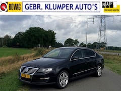 Volkswagen Passat - 2.0 FSI Highline Navi, Cruise, ECC, PDC, 17" LM, Trekhaak