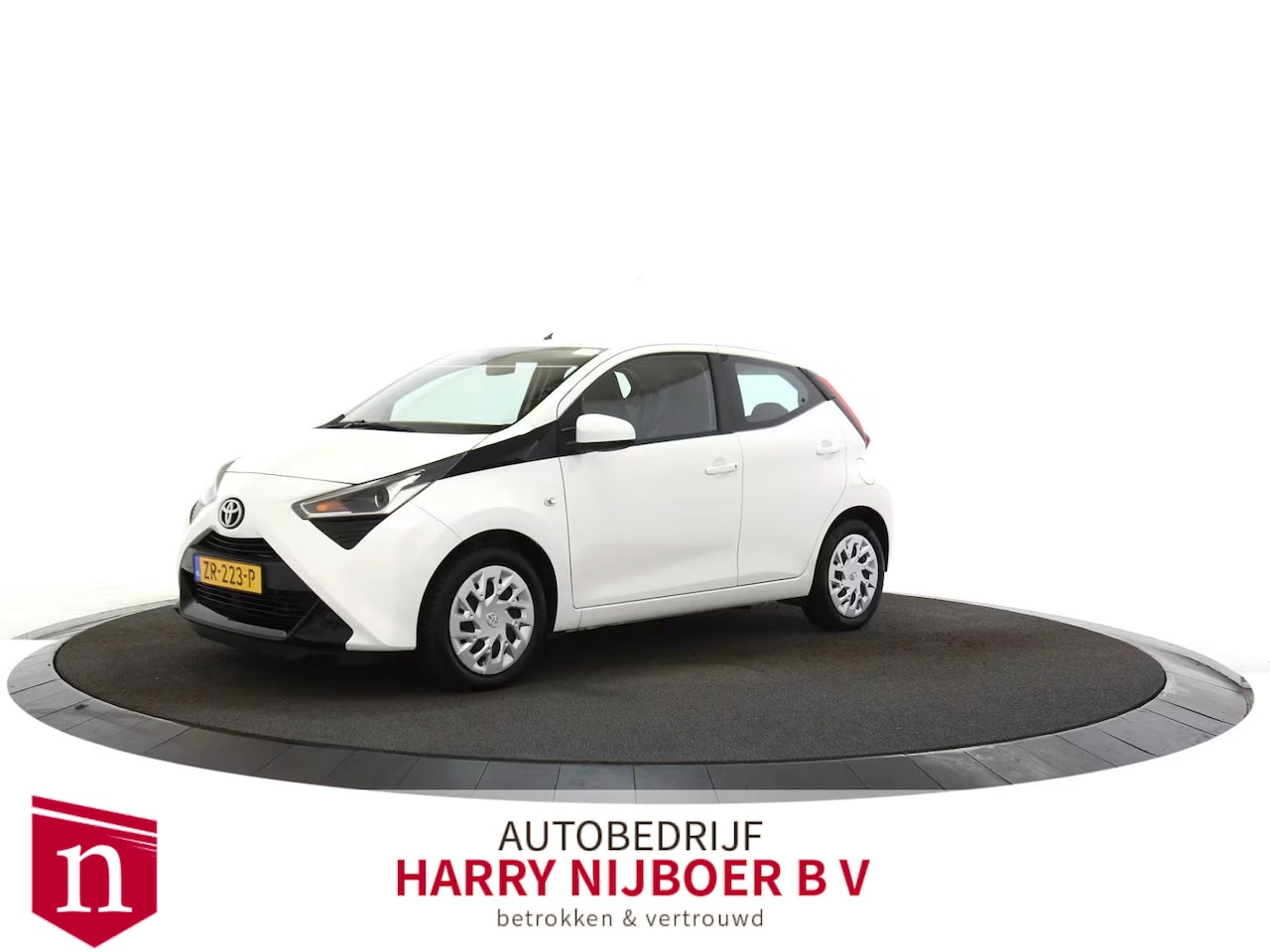 Toyota Aygo - 1.0 VVT-i x-play Camera / Navigatie / 5Drs - AutoWereld.nl