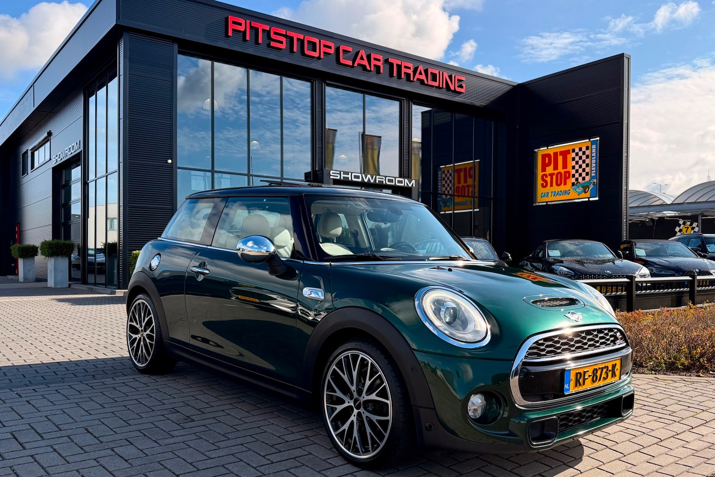 MINI 3-Deurs - 2.0 Cooper S Chili Serious Business, JCW, Pano, Leder, Dealer Onderhouden - AutoWereld.nl