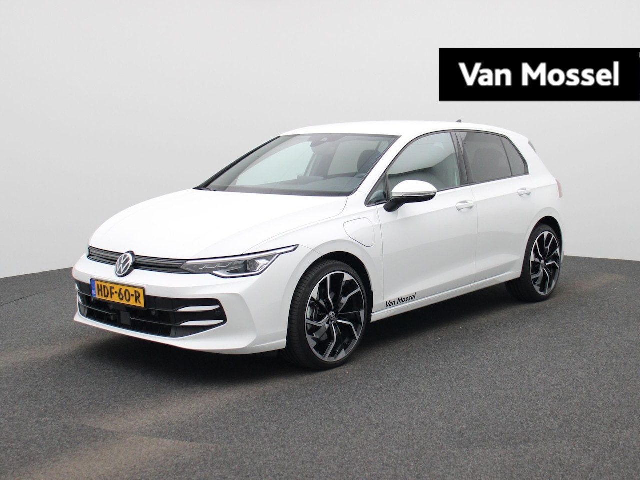 Volkswagen Golf - 1.5 eHybrid 50 Edition 204 PK | Automaat | Navigatie | Apple Carplay | Adaptive Cruise Con - AutoWereld.nl