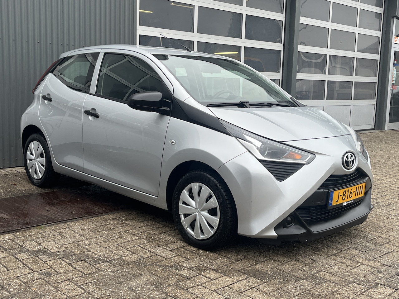 Toyota Aygo - 1.0 VVT-i x-fun Airco Cruise controle Trekhaak Radio met Bleutooth voorbereiding Usb aansl - AutoWereld.nl