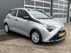 Toyota Aygo - 1.0 VVT-i x-fun Airco Cruise controle Trekhaak Radio met Bleutooth voorbereiding Usb aansl