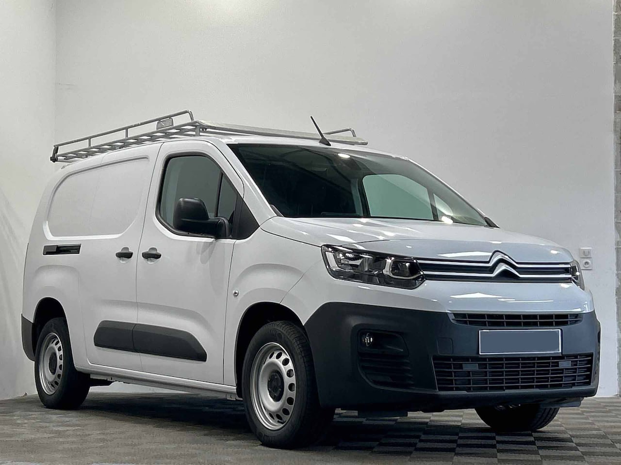 Citroën Berlingo - BlueHDi 130PK S&S L2 3 Zits nr. V052 | Airco | Cruise | Navi | Camera - AutoWereld.nl
