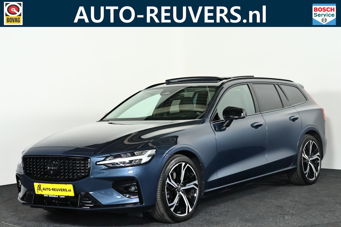 Volvo V60 - 2.0 B4 Ultimate Dark / Opendak /Leder / HUD / Pilot Assist / HarmanKardon / CarPlay - AutoWereld.nl