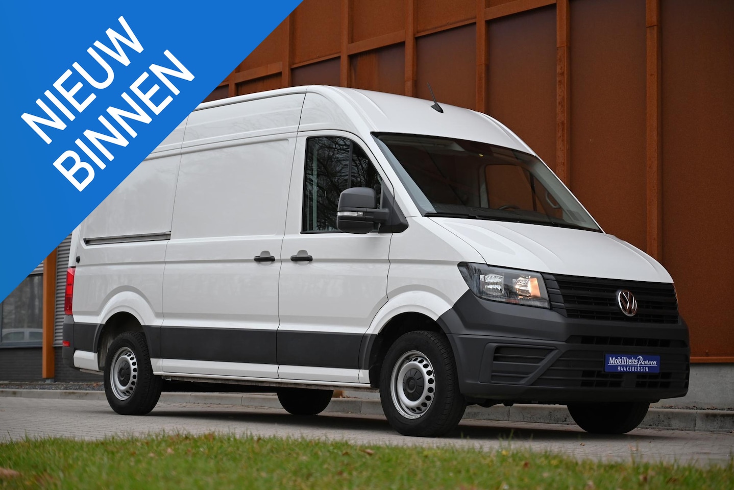 Volkswagen Crafter - 2.0 TDI L3H3 140PK | CarPlay | PDC | 270gr deuren - AutoWereld.nl