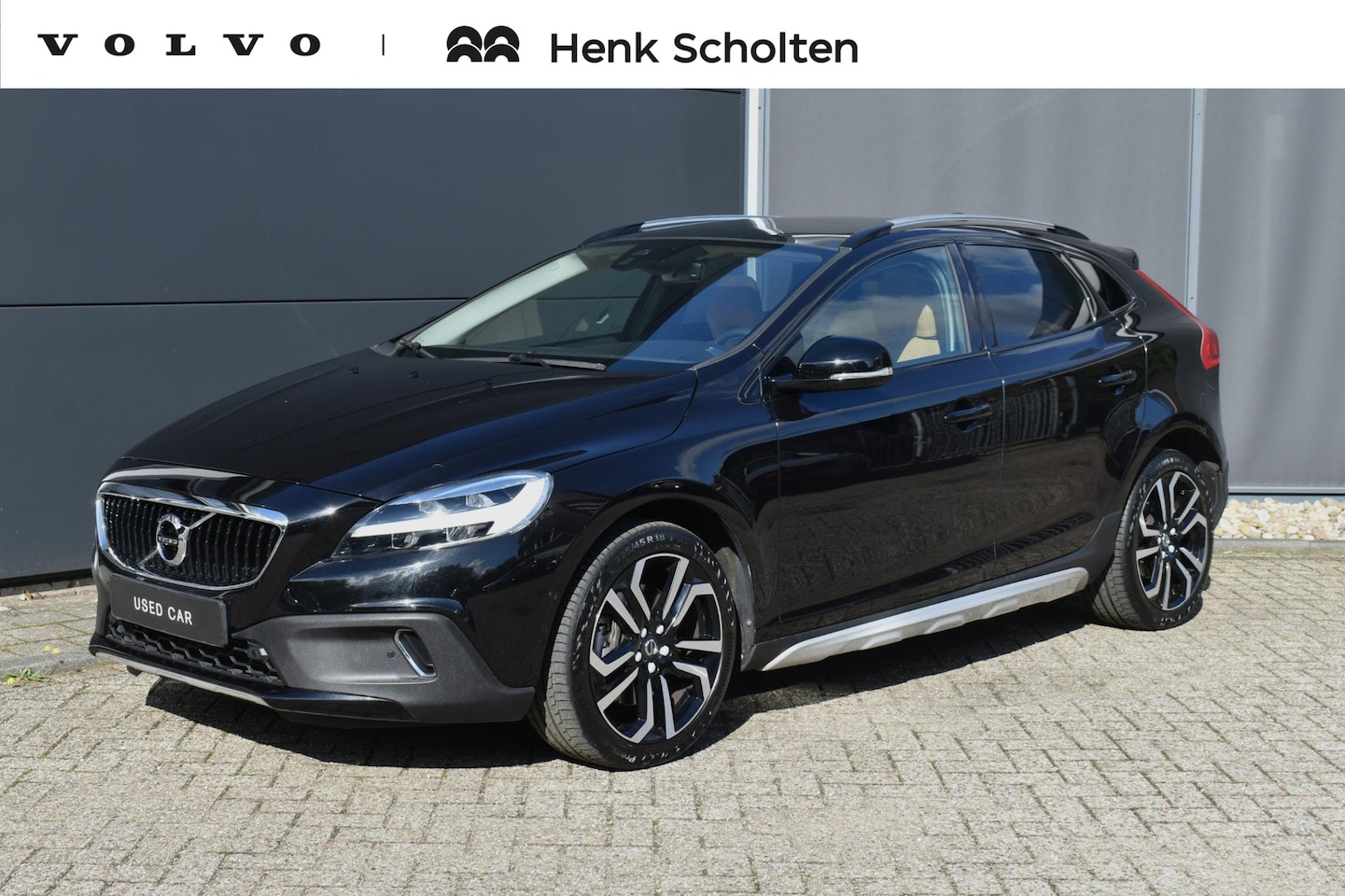 Volvo V40 Cross Country - T3 Polar+ Luxury Amber Licht interieur | Panoramadak | HarmanKardon Premium Sound | Achter - AutoWereld.nl