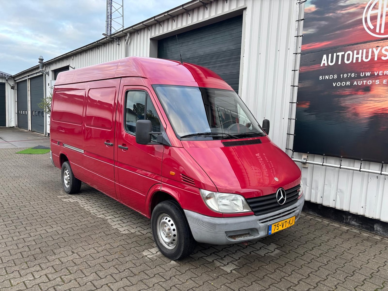 Mercedes-Benz Sprinter - 313 CDI 2.2 355 euro3 L2H2 AUTOMAAT NAP 2800kg trekgewicht Zondag op Afspraak - AutoWereld.nl