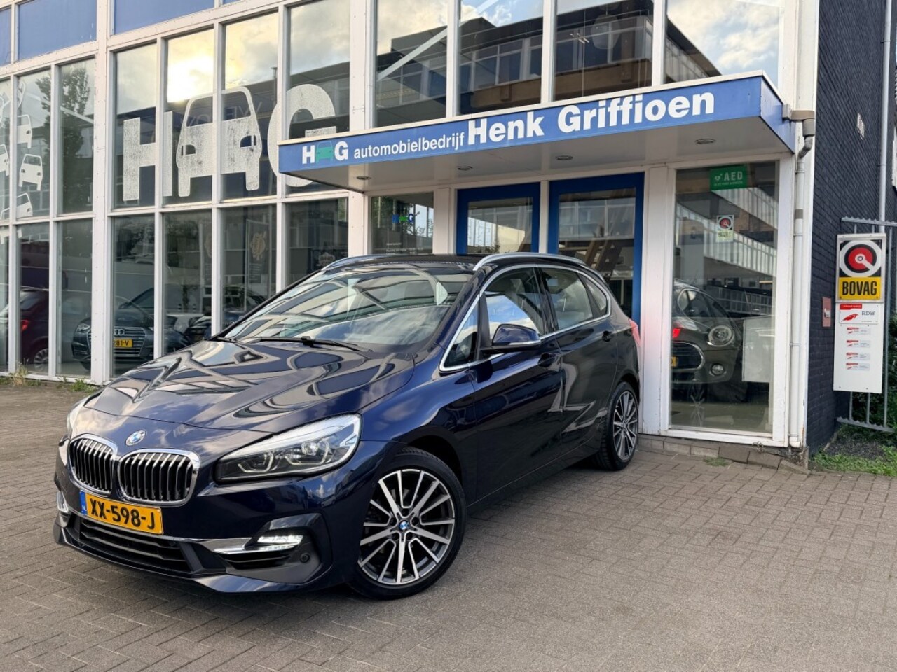 BMW 2-serie Active Tourer - 218i High Executive I Navigatie I Camera I Trekhaak I HUD I LED - AutoWereld.nl