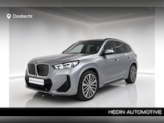 BMW iX1 - eDrive20 67 kWh M-Sport | Panorama | 20" | Massage | Head-Up | Stoelverwarming
