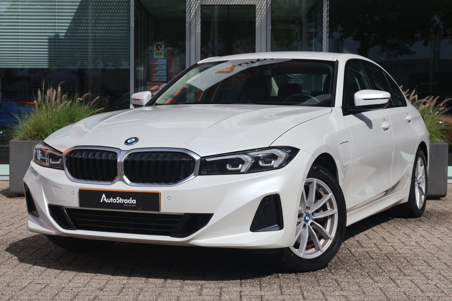 BMW 3-serie - (g20) 320e High Executive 204pk | Curved Display I Leder | Camera I Climate I Carplay I DA - AutoWereld.nl