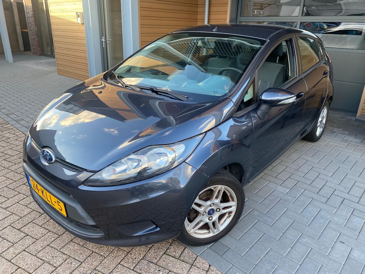 Ford Fiesta - 1.25 Limited | Airco| All-season banden. - AutoWereld.nl