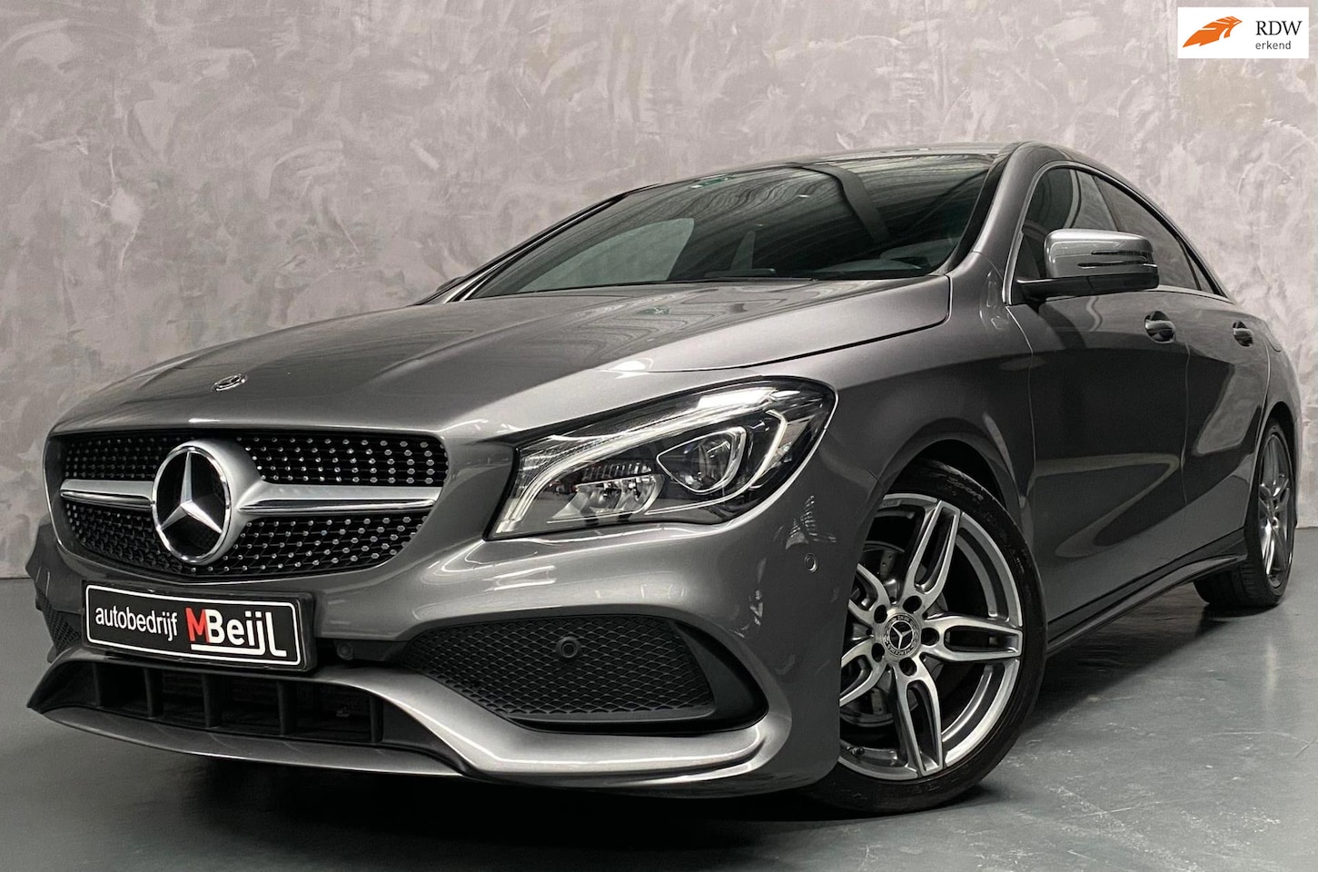 Mercedes-Benz CLA-Klasse - CLA180 Business Solution AMG /Led /Camera /Stoelverwarming - AutoWereld.nl