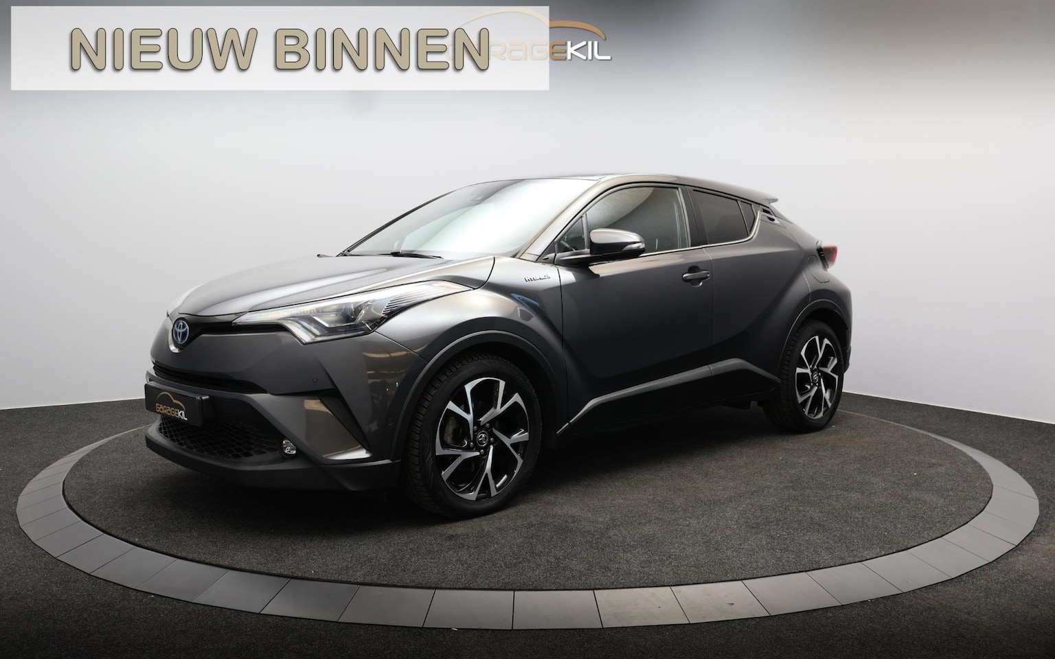 Toyota C-HR - 1.8 Hybrid Dynamic LED pakket / Keyless / 18'' LM velgen / Camera / Stoel + Stuur verw / P - AutoWereld.nl
