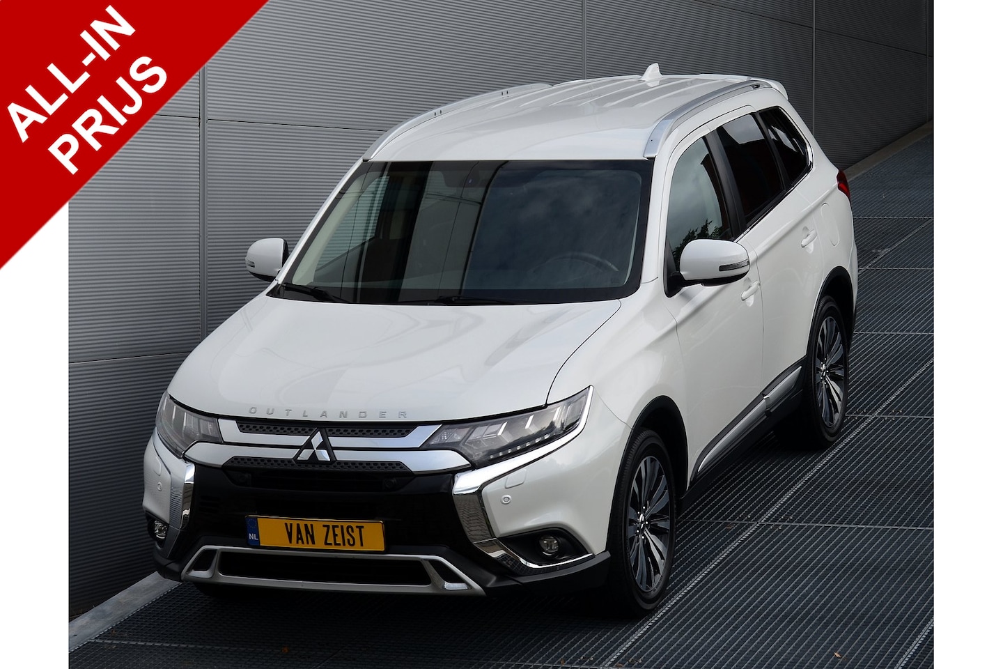 Mitsubishi Outlander - 2.0 CVT 2WD LIMITED 7-ZIT | HOGE ZIT | 7 PERSOONS | TREKHAAK 1600KG | NAVI | CAMERA | 18'' - AutoWereld.nl