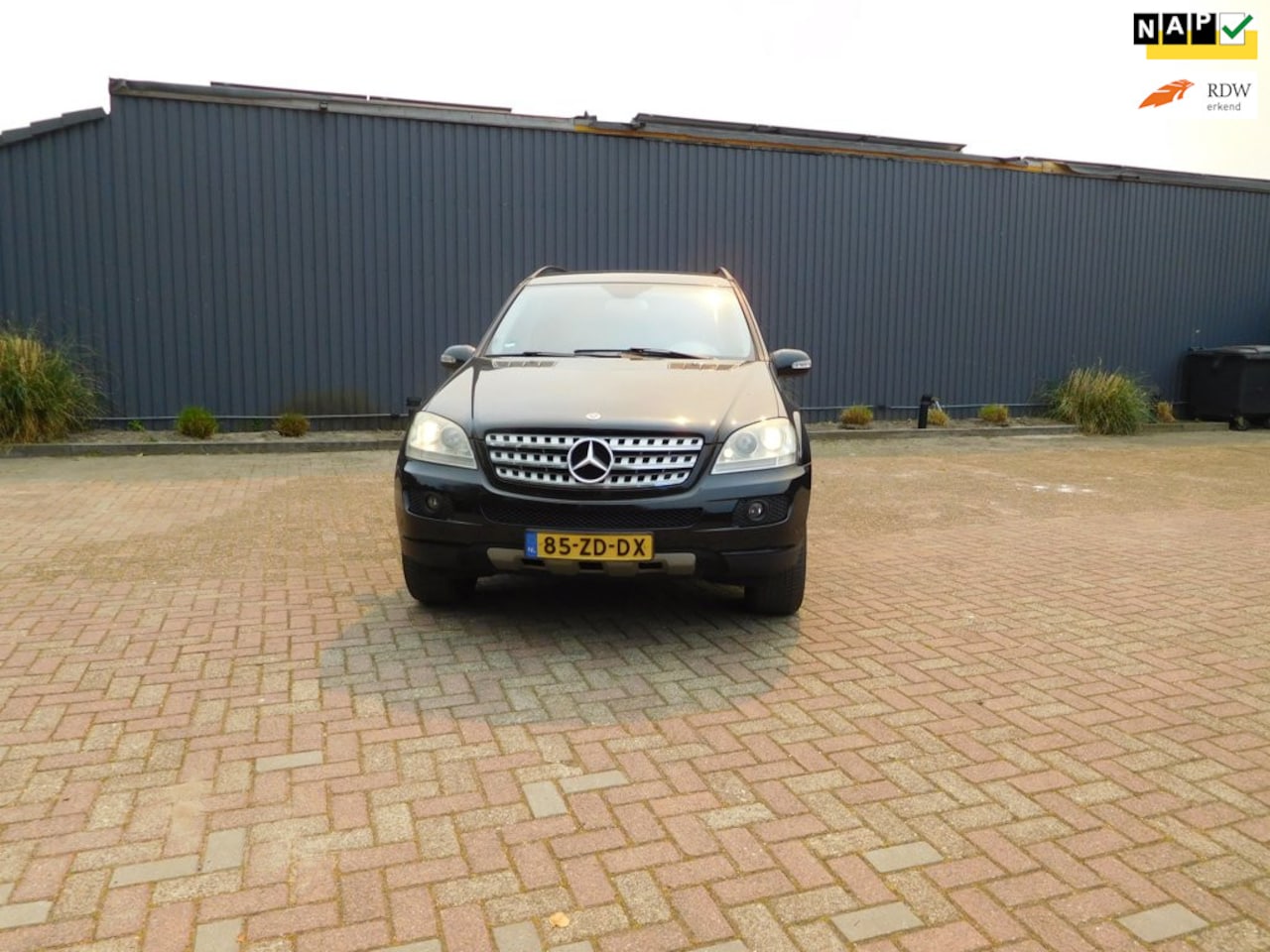Mercedes-Benz M-klasse - 350 letop zeer nette auto rijdt en schakelt goed maar motor rookt wat nl auto met nap - AutoWereld.nl