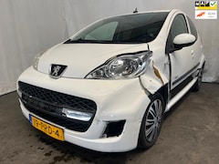 Peugeot 107 - 1.0-12V Millesim 200 - Front Schade