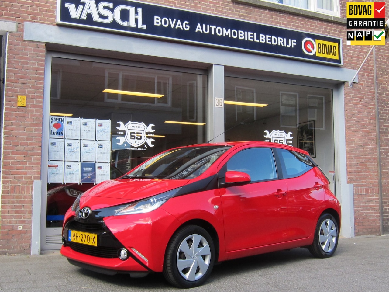 Toyota Aygo - 1.0 VVT-i x-play Automaat All in prijs Bovaggarantie - AutoWereld.nl