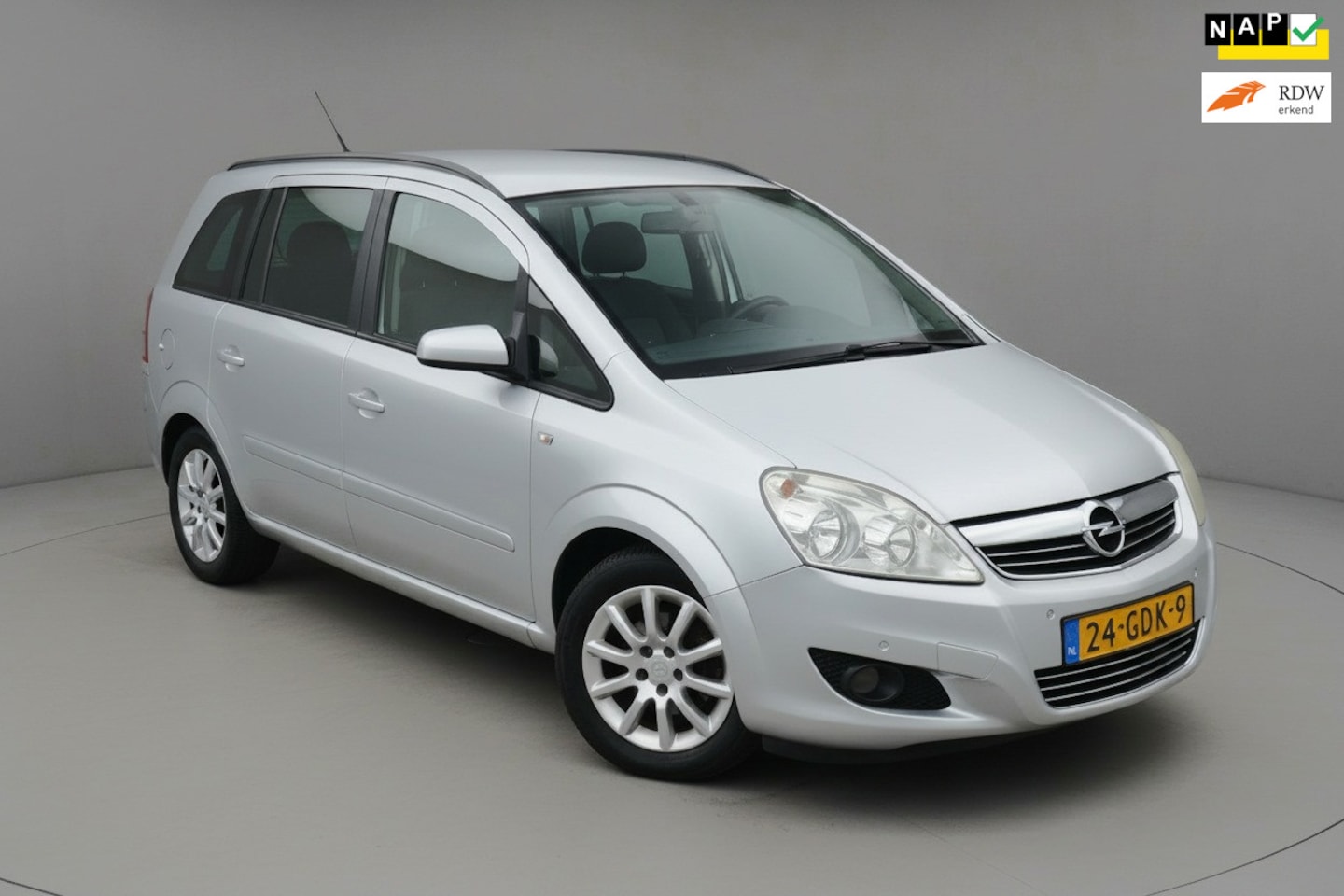 Opel Zafira - Clima|Navi|Trekhaak|7-persoons|2e eigenaar! - AutoWereld.nl
