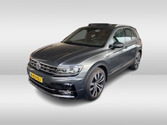 Volkswagen Tiguan - 2.0 TSI 4Motion Highline Business R / Trekhaak / Panoramadak / Camera / Head-up / CarPlay