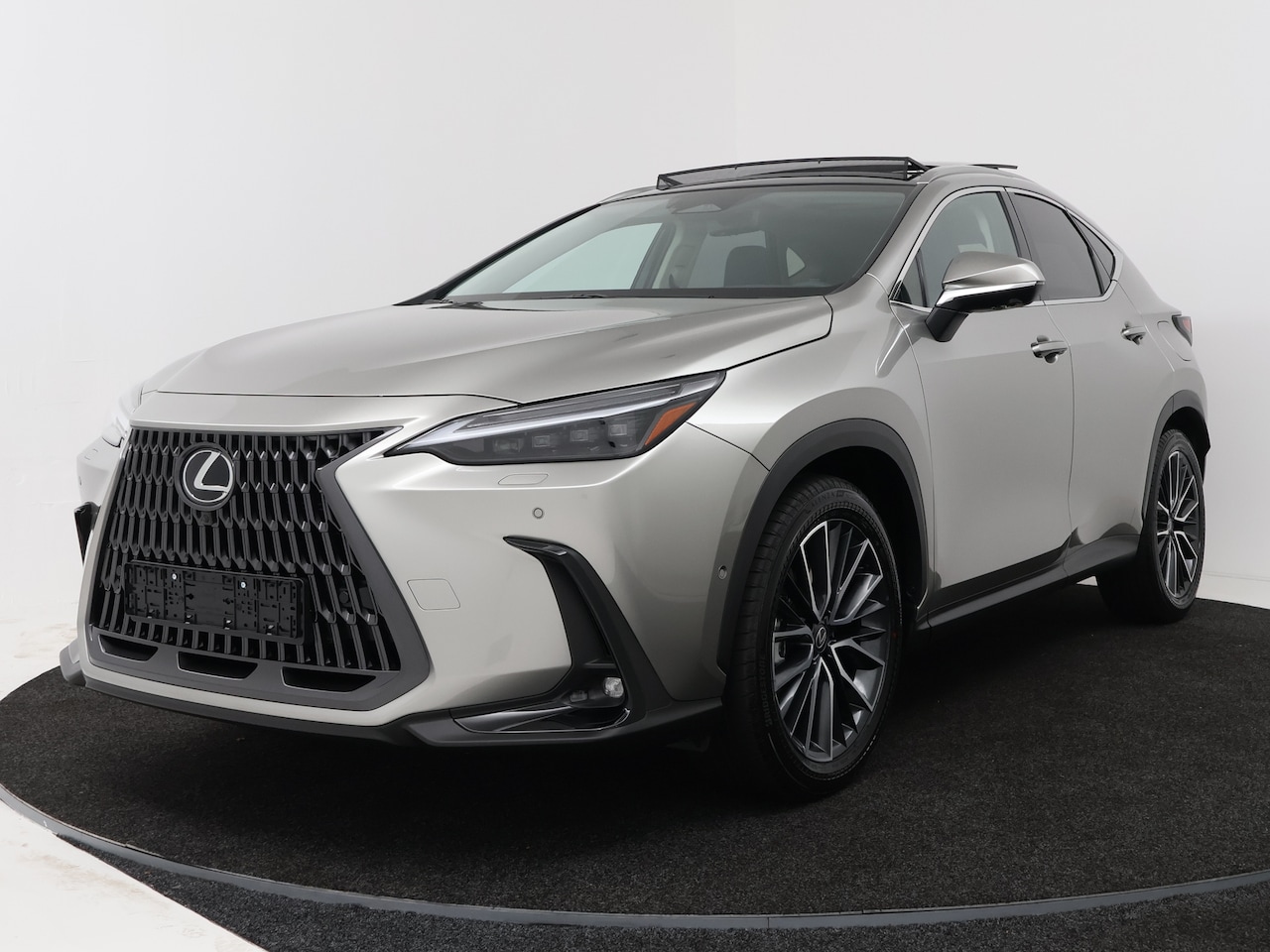 Lexus NX - 450h+ AWD President Line | Trekhaak | Panoramadak | - AutoWereld.nl