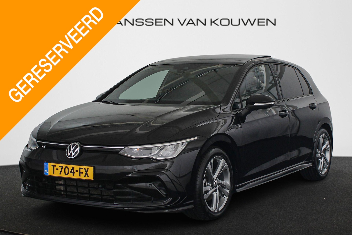 Volkswagen Golf - 1.5 eTSI R-Line Panoramadak Stoel-Stuurverwarming Clima Carplay 18" - AutoWereld.nl