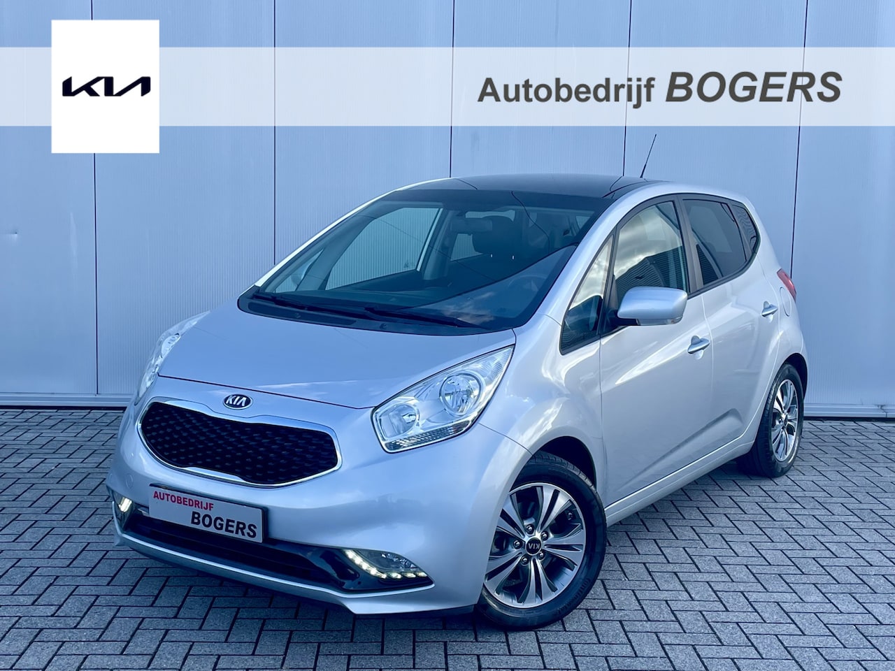 Kia Venga - 1.4 CVVT Summer Edition Navigatie, Schuifdak, Airco, Cruise Control, Trekhaak, 16"Lm, Acht - AutoWereld.nl