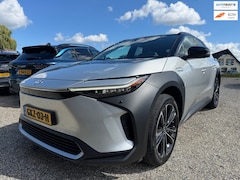 Toyota bZ4X - Premium 4WD 71 kWh 400+ Accubereik 360 Camera Bomvol Opties Carplay ACC