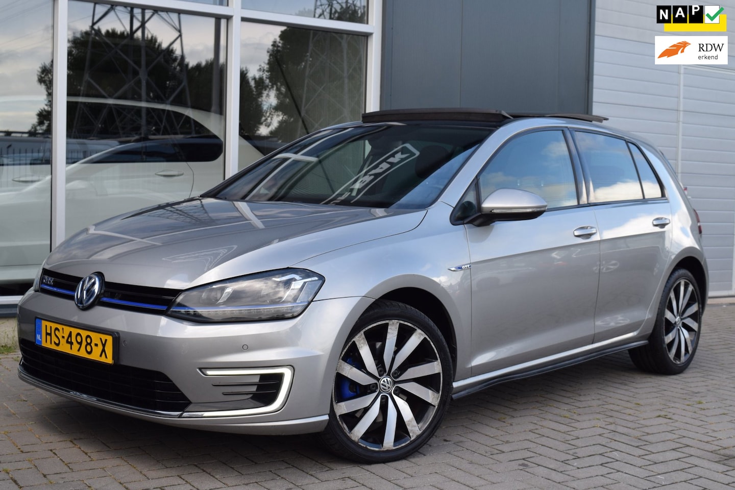 Volkswagen Golf - 1.4 TSI GTE | Panoramadak | LED | NAP + APK 6-2027 - AutoWereld.nl
