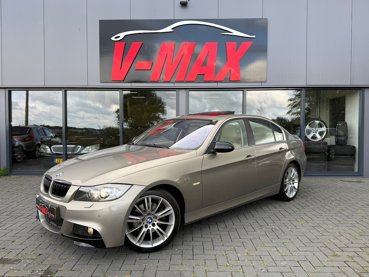 BMW 3-serie - 325i 3.0 AUT Individual Schuifdak Leder Xenon Clima Pdc - AutoWereld.nl